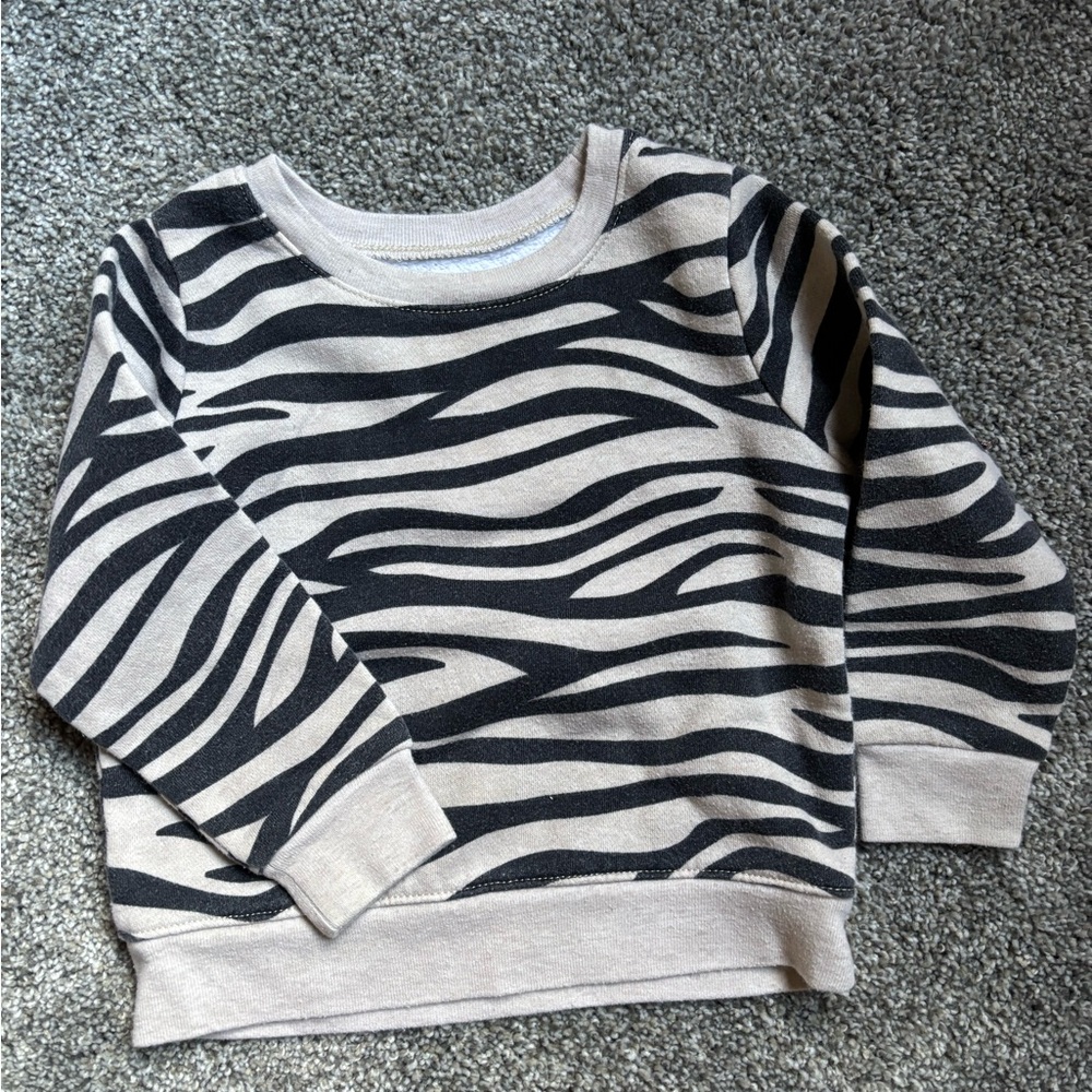 5/$15 Garanimals Black and Cream Zebra Sweatshirt